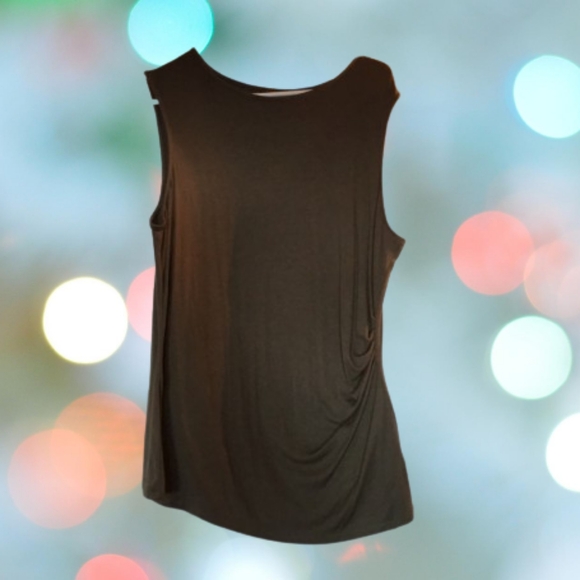 Side pleat sleeveless top - Picture 1 of 1